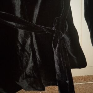 Amanda Smith black velvet blazer in jacket New